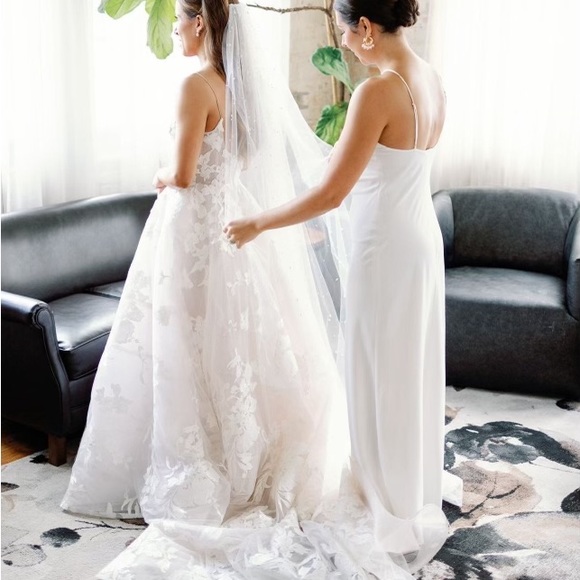 Amanda Uprichard Riesling gown - Picture 7 of 12